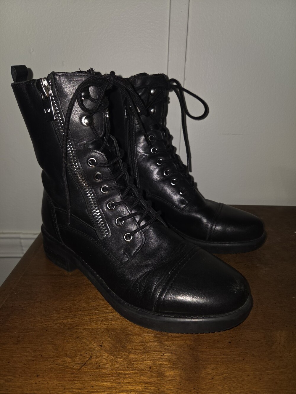 MARC FISHER Black Leather Lace-Up Women's Combat Boots with Side Zipper SZ 7M